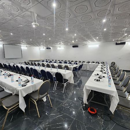 Hotel Les Fleurettes Ουαγκαντουγκού Εξωτερικό φωτογραφία