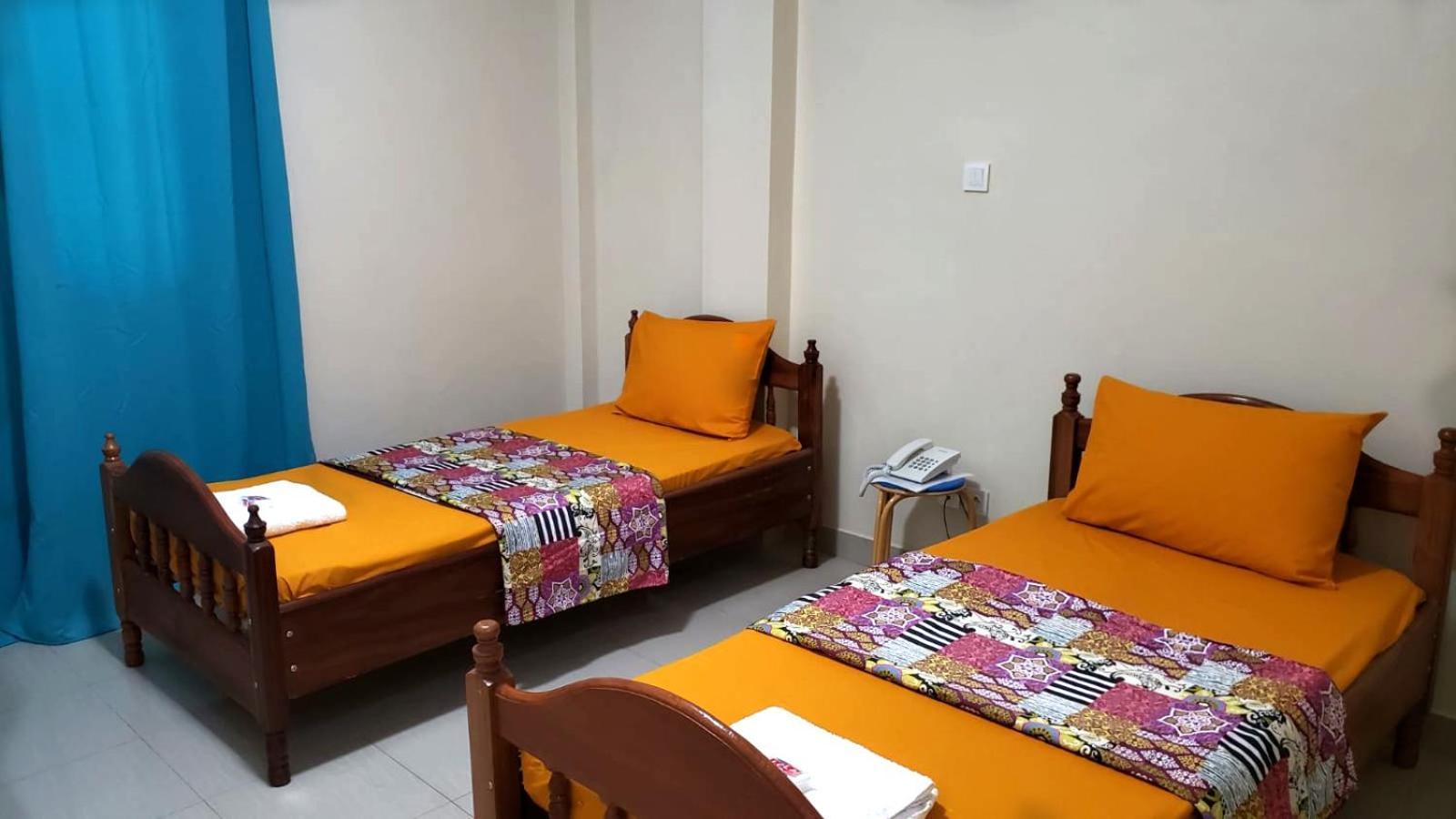 Hotel Les Fleurettes Ουαγκαντουγκού Εξωτερικό φωτογραφία