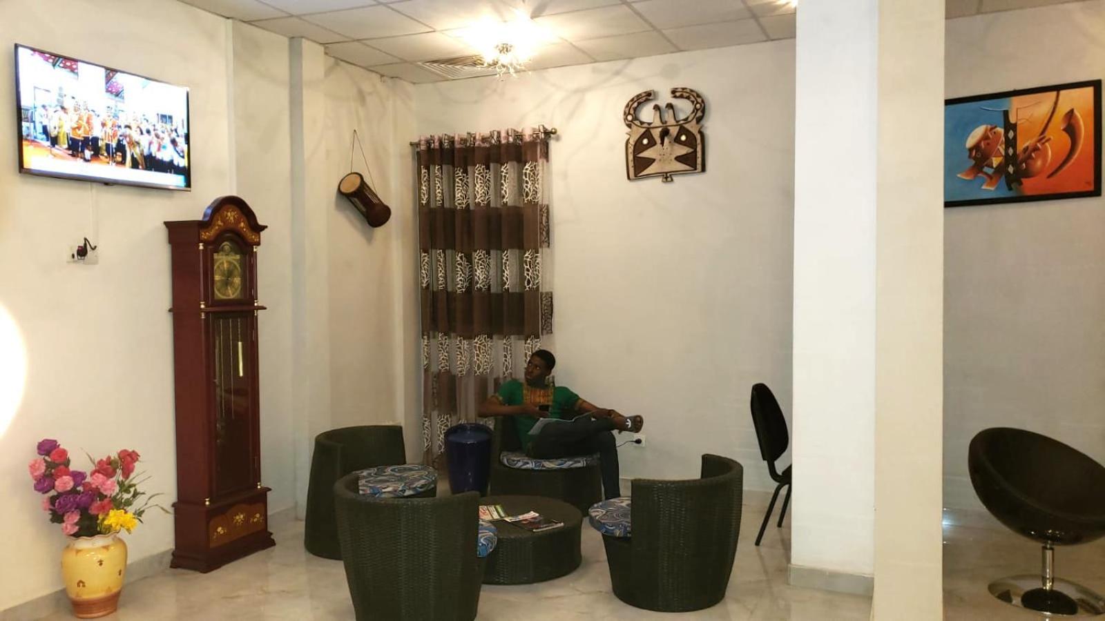 Hotel Les Fleurettes Ουαγκαντουγκού Εξωτερικό φωτογραφία