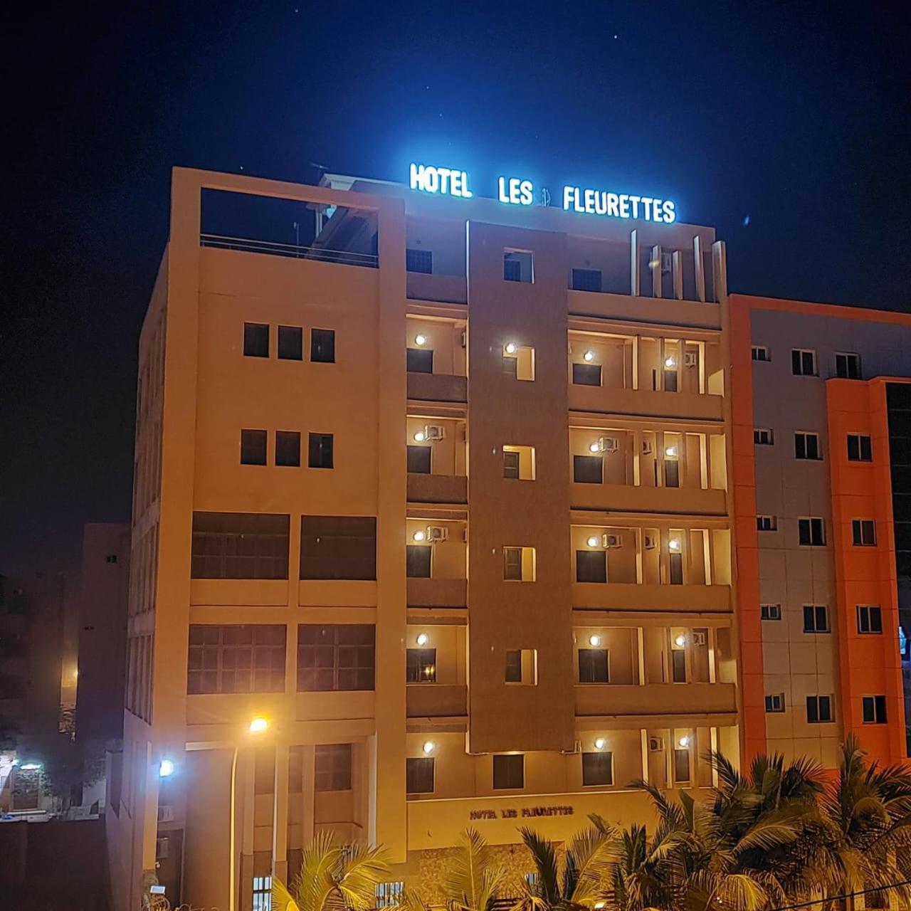 Hotel Les Fleurettes Ουαγκαντουγκού Εξωτερικό φωτογραφία