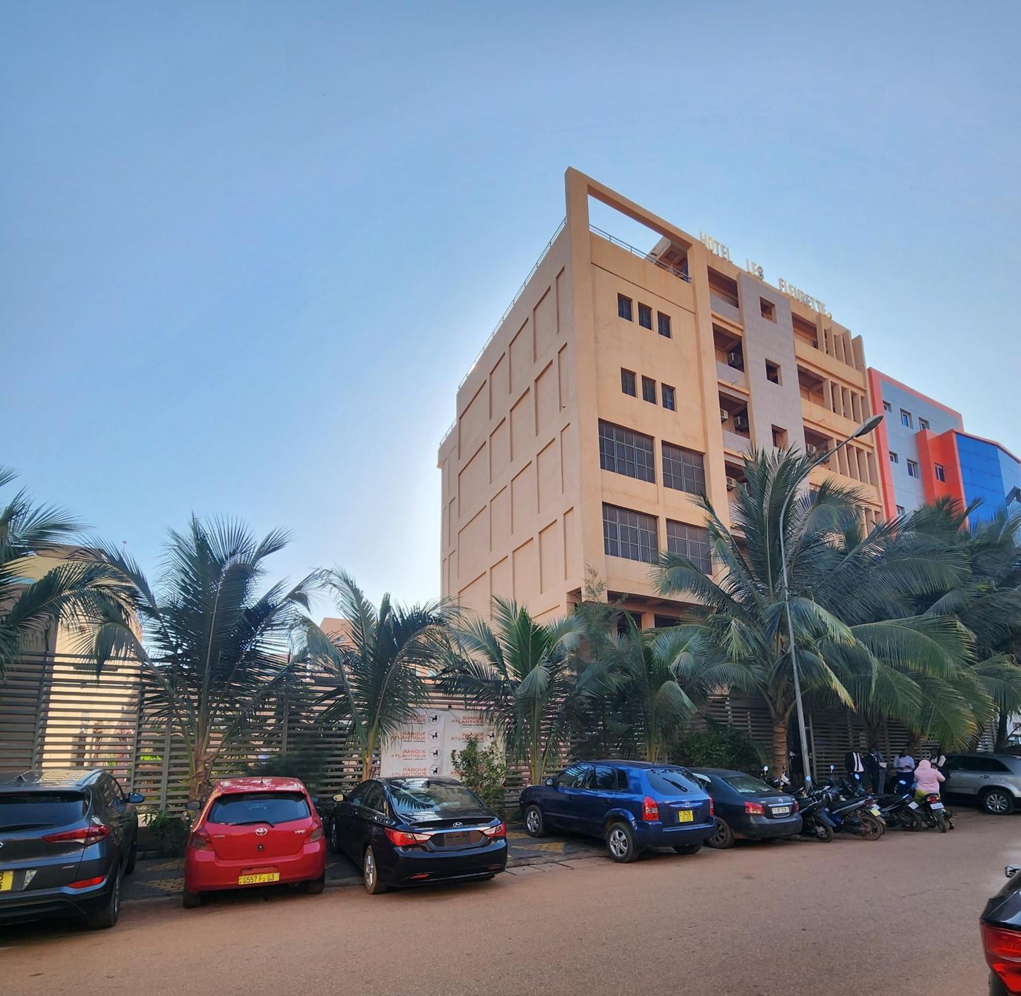 Hotel Les Fleurettes Ουαγκαντουγκού Εξωτερικό φωτογραφία