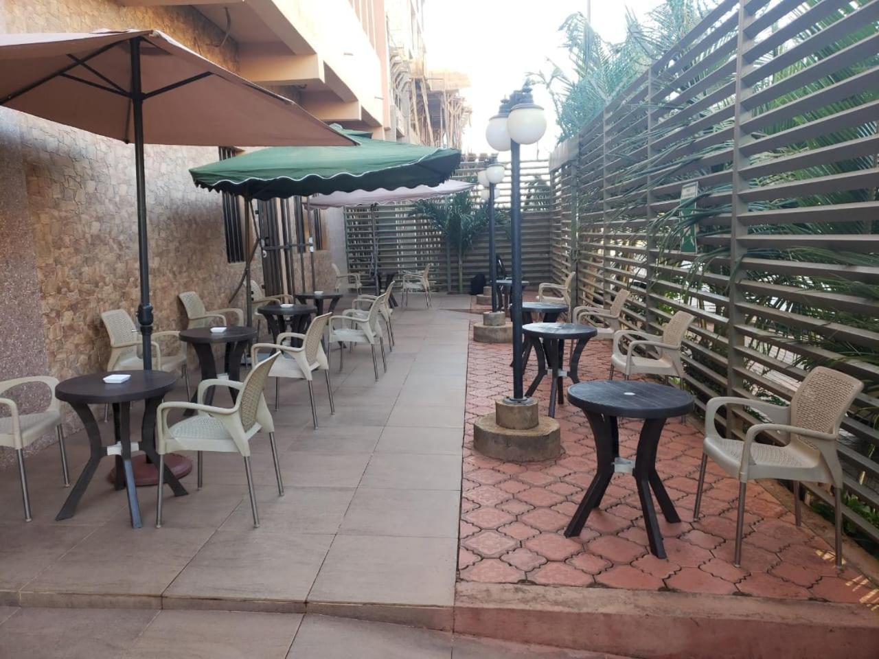 Hotel Les Fleurettes Ουαγκαντουγκού Εξωτερικό φωτογραφία
