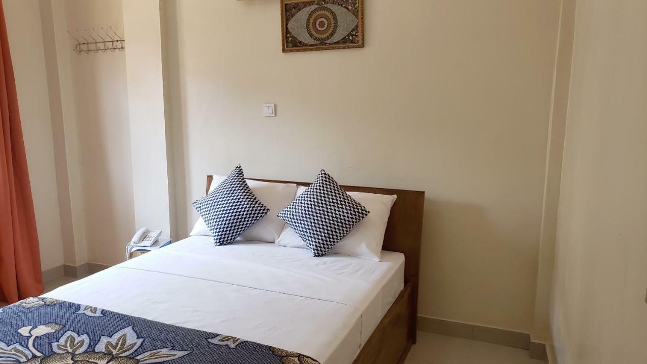 Hotel Les Fleurettes Ουαγκαντουγκού Εξωτερικό φωτογραφία