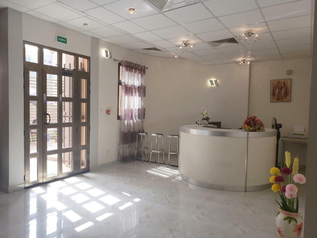 Hotel Les Fleurettes Ουαγκαντουγκού Εξωτερικό φωτογραφία