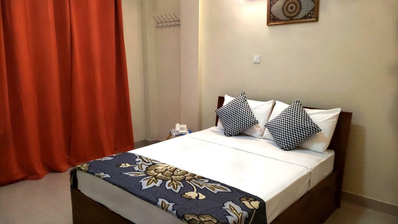 Hotel Les Fleurettes Ουαγκαντουγκού Εξωτερικό φωτογραφία
